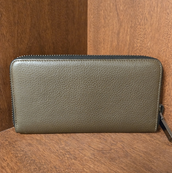 Authentic Christian Louboutin leather studded zippy wallet in great condition - Picture 3 of 13